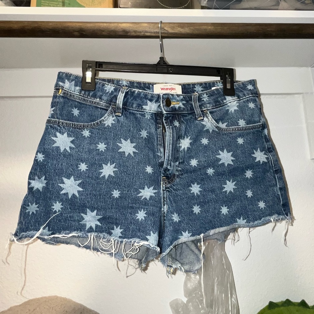 Wrangler Vintage High Rise Star Shorts Size 8 EUC